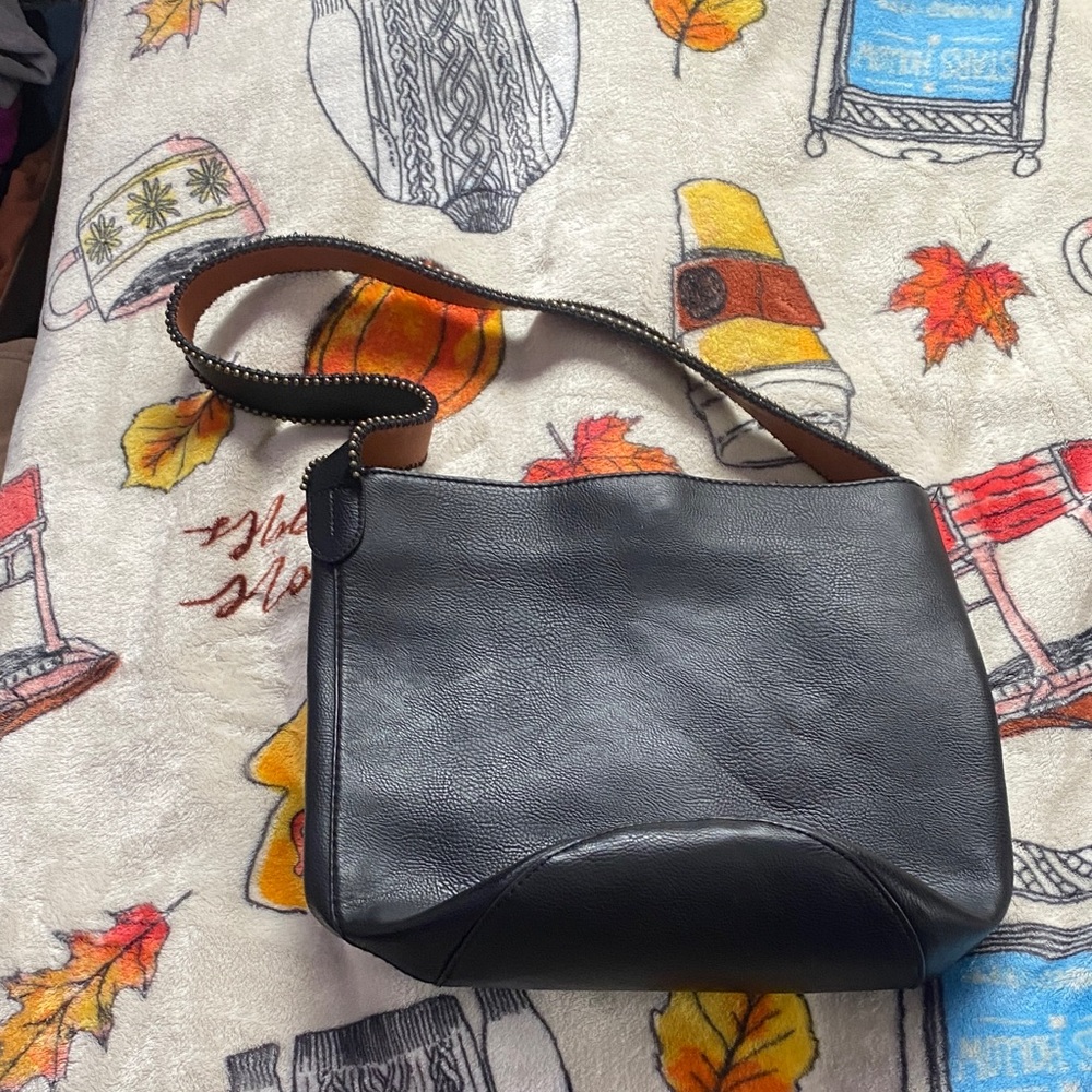 Universal Thread Black Leather Shoulder Bag - Perfect for Fall